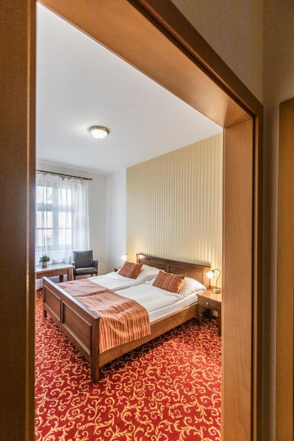 Hotel U Zlateho Kohouta 크로메르지 외부 사진