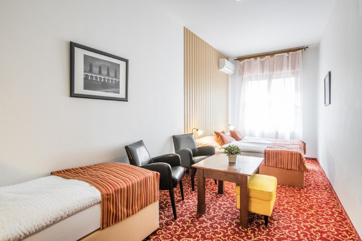 Hotel U Zlateho Kohouta 크로메르지 외부 사진