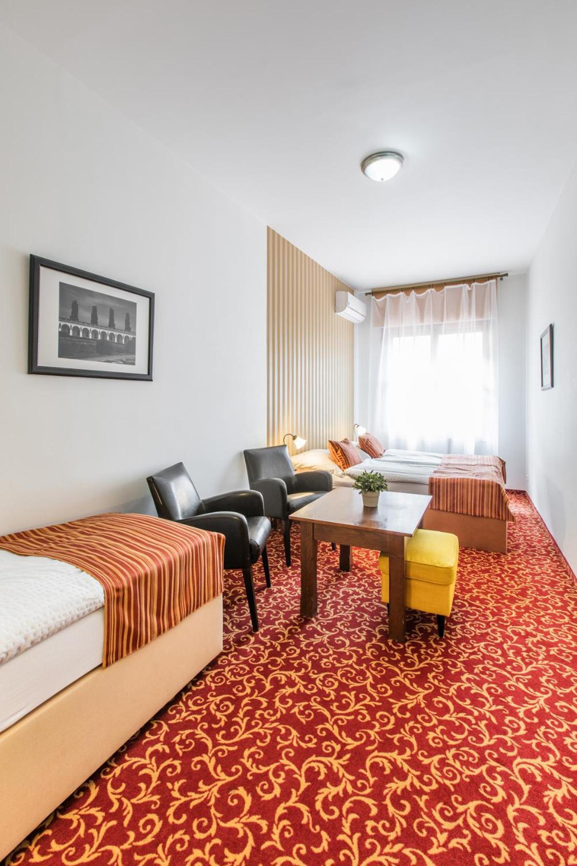 Hotel U Zlateho Kohouta 크로메르지 외부 사진