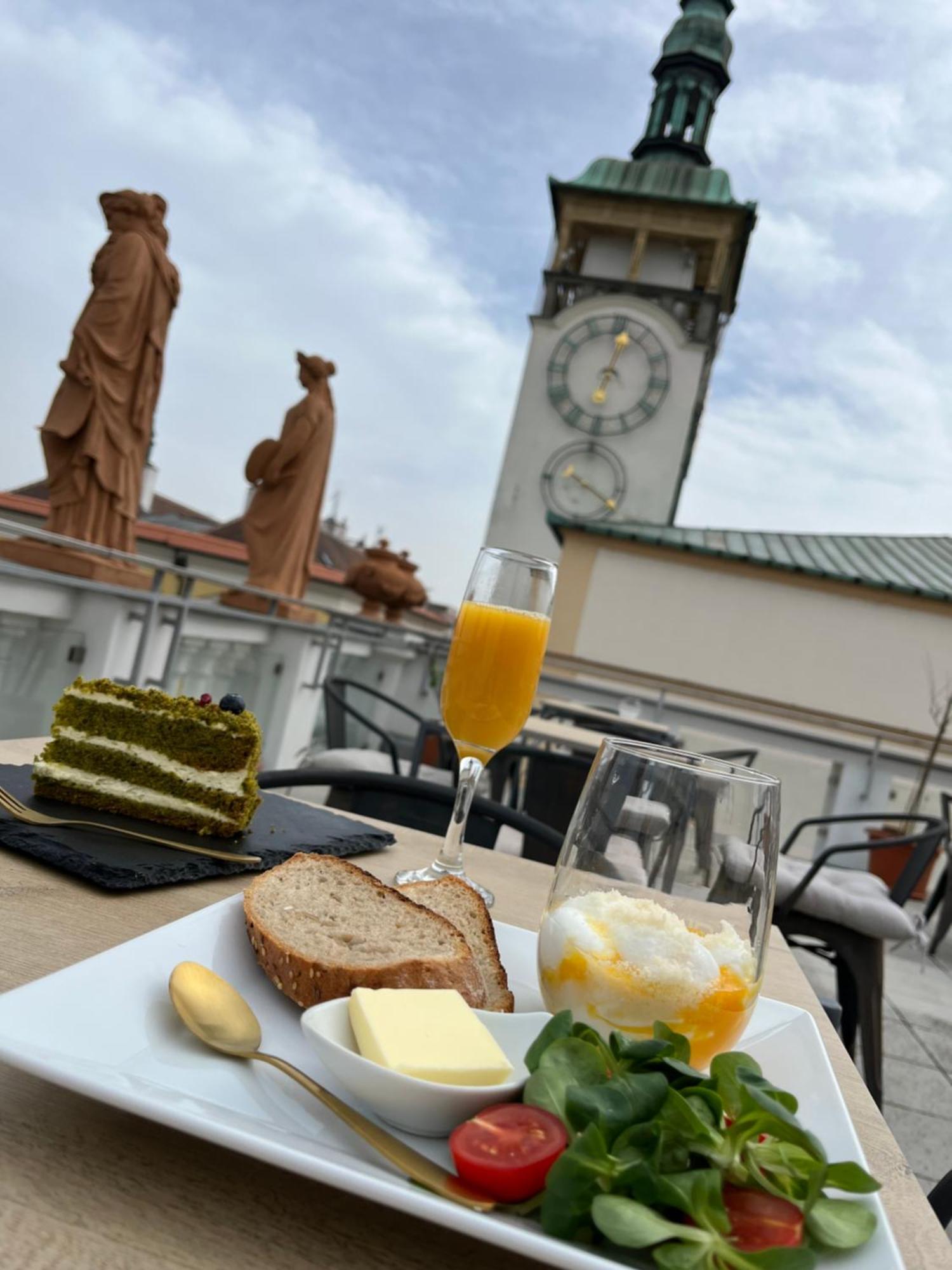 Hotel U Zlateho Kohouta 크로메르지 외부 사진