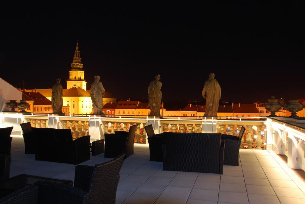 Hotel U Zlateho Kohouta 크로메르지 외부 사진