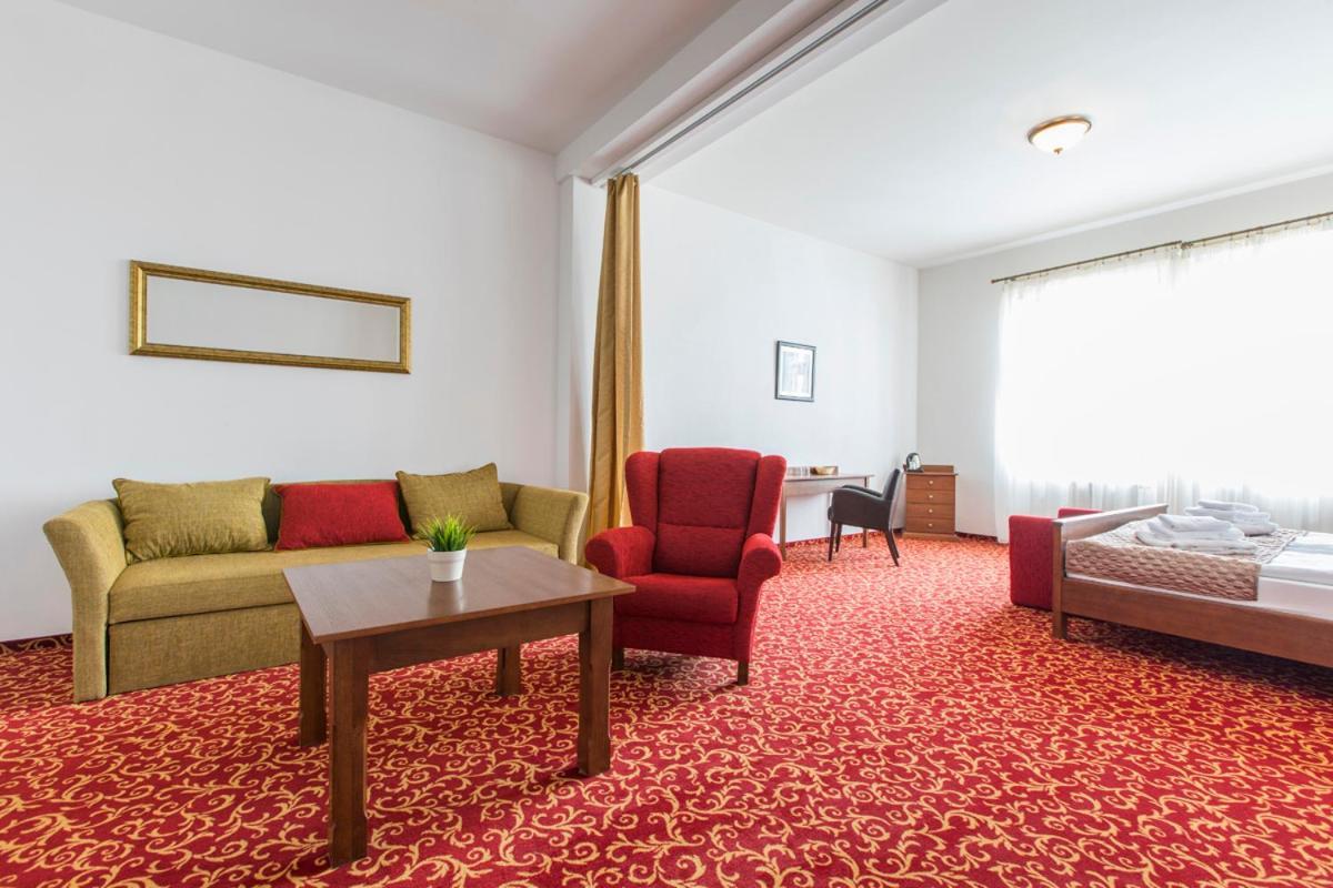 Hotel U Zlateho Kohouta 크로메르지 외부 사진