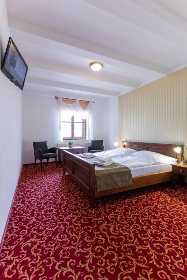 Hotel U Zlateho Kohouta 크로메르지 외부 사진