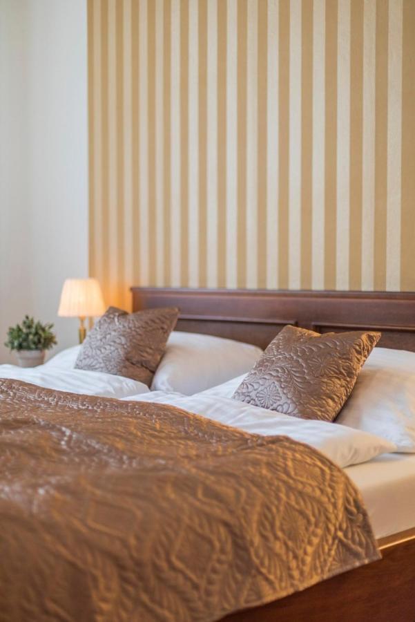 Hotel U Zlateho Kohouta 크로메르지 외부 사진
