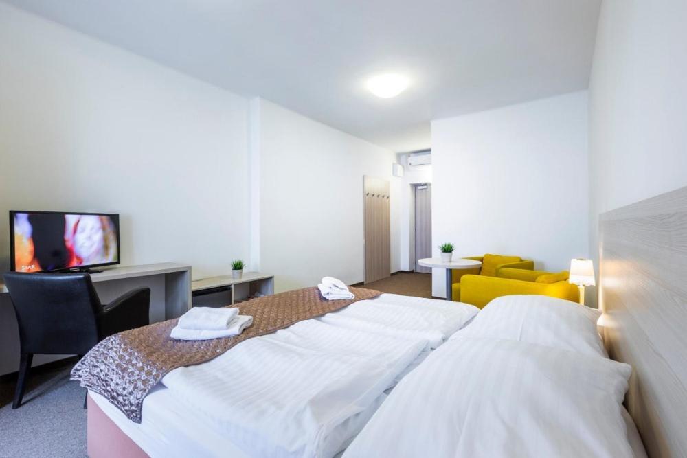 Hotel U Zlateho Kohouta 크로메르지 외부 사진