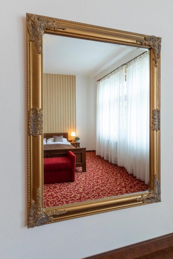 Hotel U Zlateho Kohouta 크로메르지 외부 사진