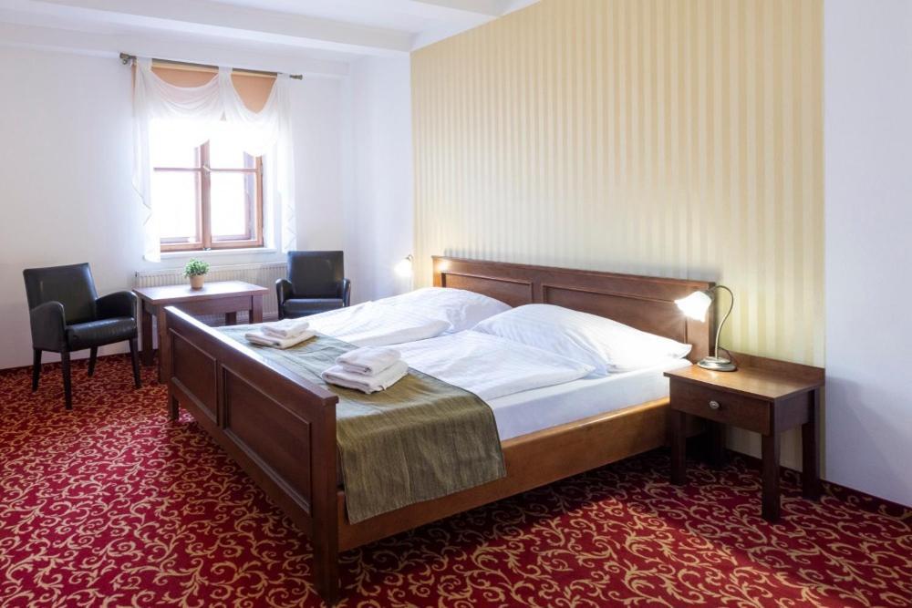 Hotel U Zlateho Kohouta 크로메르지 외부 사진